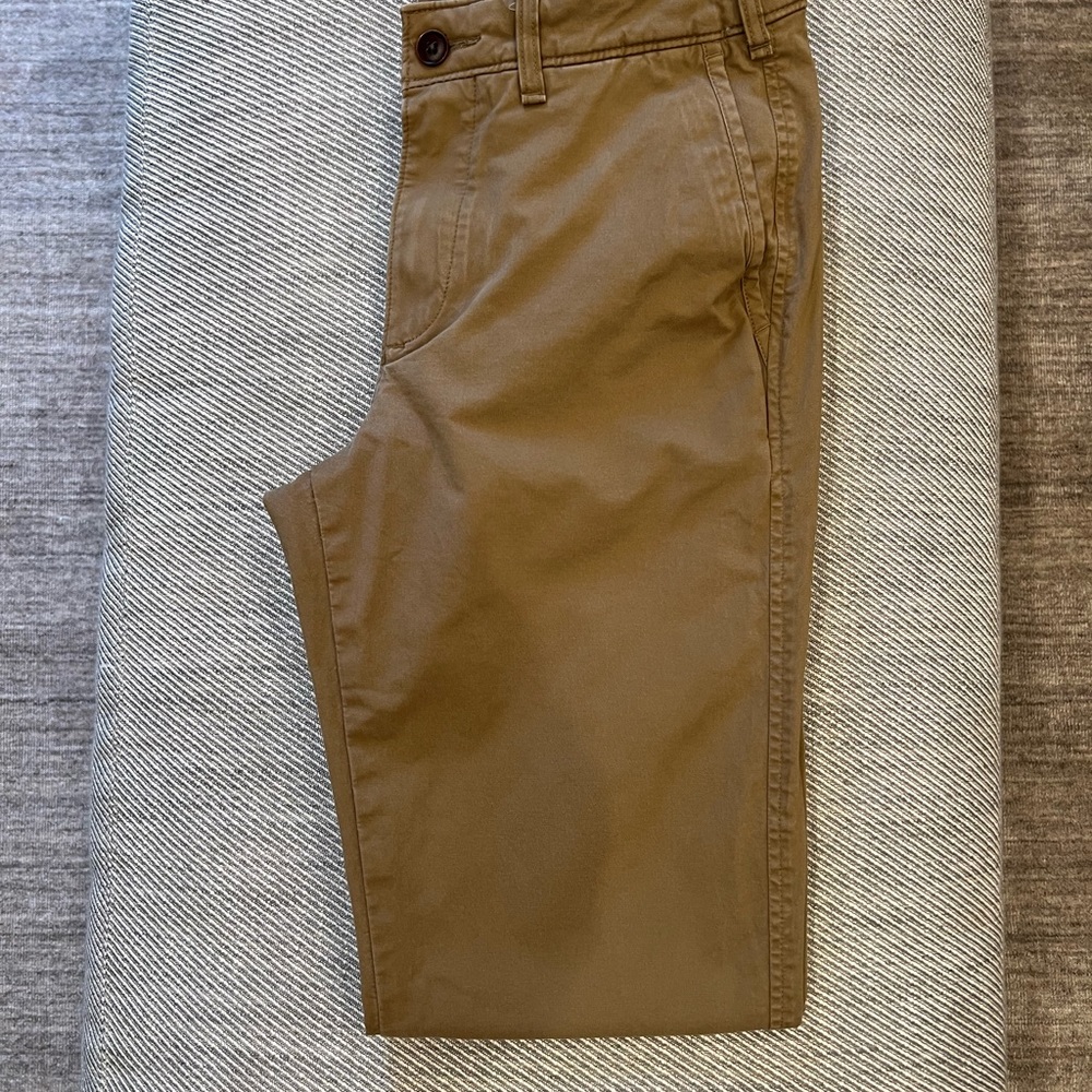 Abercrombie and Fitch Men’s khakis 28x34